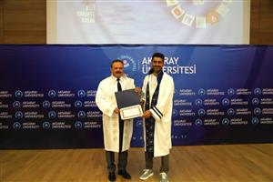ASÜ’de ünvanda yükselen 174  akademisyen cübbelerini giydi