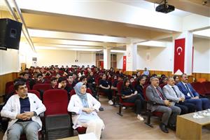 Rektör Arıbaş, Abdülhamid Han Fen Lisesi öğrencileriyle buluştu