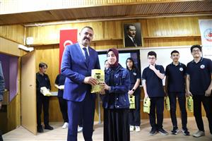Rektör Arıbaş, Abdülhamid Han Fen Lisesi öğrencileriyle buluştu