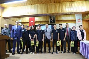 Rektör Arıbaş, Abdülhamid Han Fen Lisesi öğrencileriyle buluştu