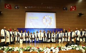 ASÜ’de ünvanda yükselen 174  akademisyen cübbelerini giydi
