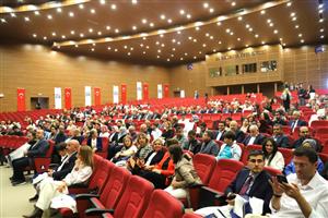 ASÜ’de ünvanda yükselen 174  akademisyen cübbelerini giydi