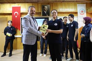 Rektör Arıbaş, Abdülhamid Han Fen Lisesi öğrencileriyle buluştu